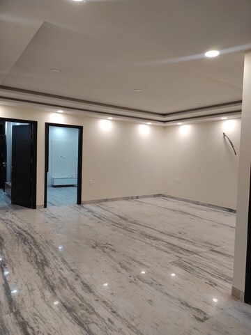 Room in 3 BHK Builder Floor at Paschim Vihar – for Rent