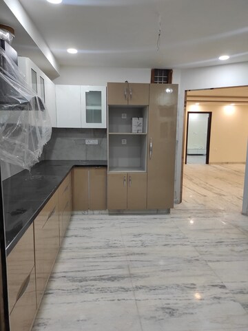 Parking in 3 BHK Builder Floor at Paschim Vihar – for Rent