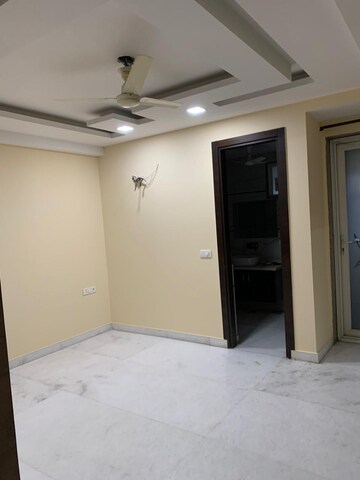 Room in 3 BHK Builder Floor at Paschim Vihar – for Rent