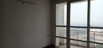 Room in 3 BHK Apartment at Migsun Ultimo, Omicron Iii Greater Noida – for Rent