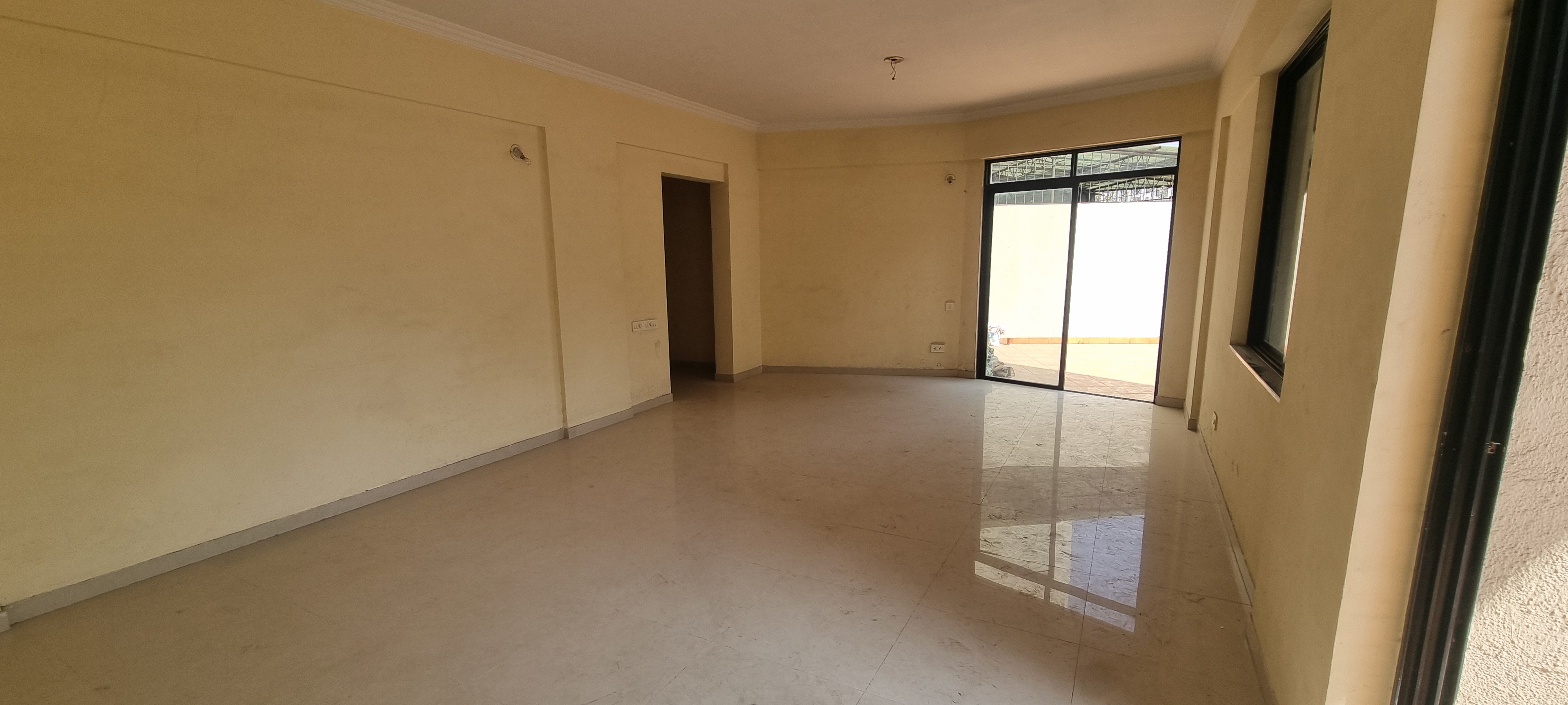 4 BHK + Servant Room,Extra Room 2000 Sq.Ft. Apartment in Windsor Avenue