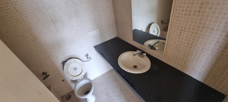 Bathroom, windsor-avenue 4 Bedroom 2000 Sq.Ft. Apartment In Wanowrie Pune 8170437