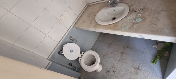 Bathroom, windsor-avenue 4 Bedroom 2000 Sq.Ft. Apartment In Wanowrie Pune 8170437