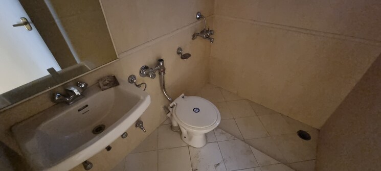 Bathroom, windsor-avenue 4 Bedroom 2000 Sq.Ft. Apartment In Wanowrie Pune 8170437
