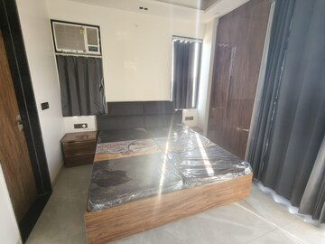 Living Room in 1 BHK Apartment at Sector 52 – for Rent