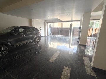 Parking in 1 BHK Apartment at Sector 52 – for Rent