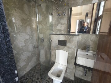 Bathroom in 1 BHK Apartment at Sector 52 – for Rent