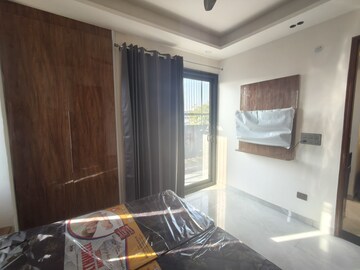 Living Room in 1 BHK Apartment at Sector 52 – for Rent