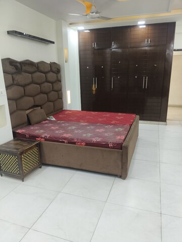 Bedroom in 3.5 BHK Apartment at Alaknanda Society, Sector 56 – for Rent