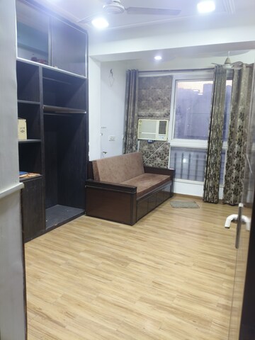 Bedroom in 3.5 BHK Apartment at Alaknanda Society, Sector 56 – for Rent