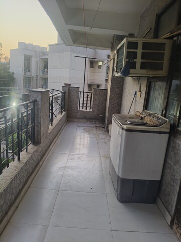 Kitchen in 3.5 BHK Apartment at Alaknanda Society, Sector 56 – for Rent