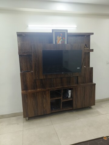 Furnished Amenities in 3.5 BHK Apartment at Alaknanda Society, Sector 56 – for Rent