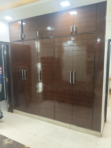 Room in 3.5 BHK Apartment at Alaknanda Society, Sector 56 – for Rent