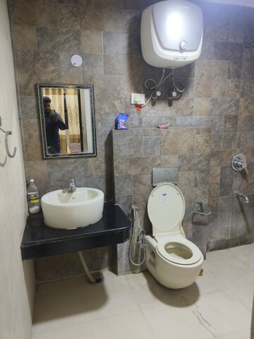 Bathroom in 3.5 BHK Apartment at Alaknanda Society, Sector 56 – for Rent