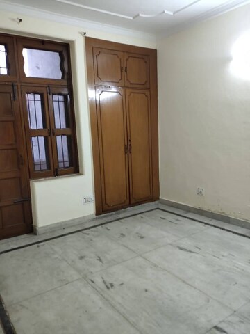 Room in 2 BHK Builder Floor at RWA Apartments Sector 50, Sector 50 – for Rent