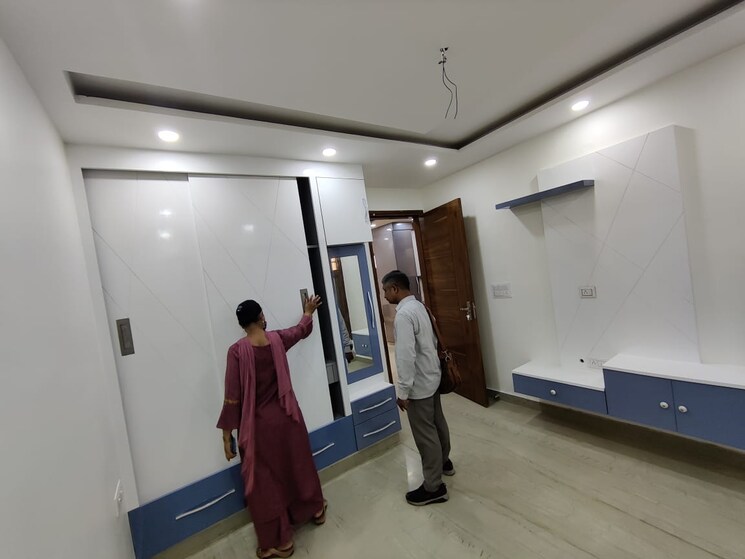 Gym, rohini sector 24 3 Bedroom 90 Sq.Mt. Builder Floor In Rohini Sector 24 Delhi 8170496