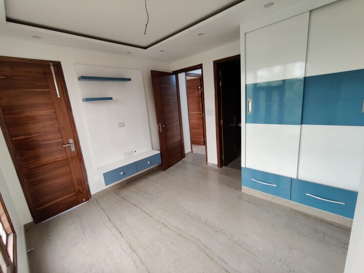 Room, rohini sector 24 3 Bedroom 90 Sq.Mt. Builder Floor In Rohini Sector 24 Delhi 8170496