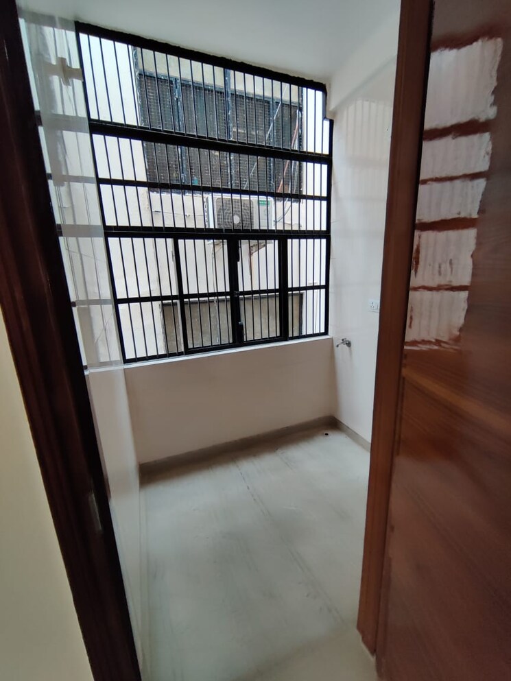 Balcony, rohini sector 24 3 Bedroom 90 Sq.Mt. Builder Floor In Rohini Sector 24 Delhi 8170496