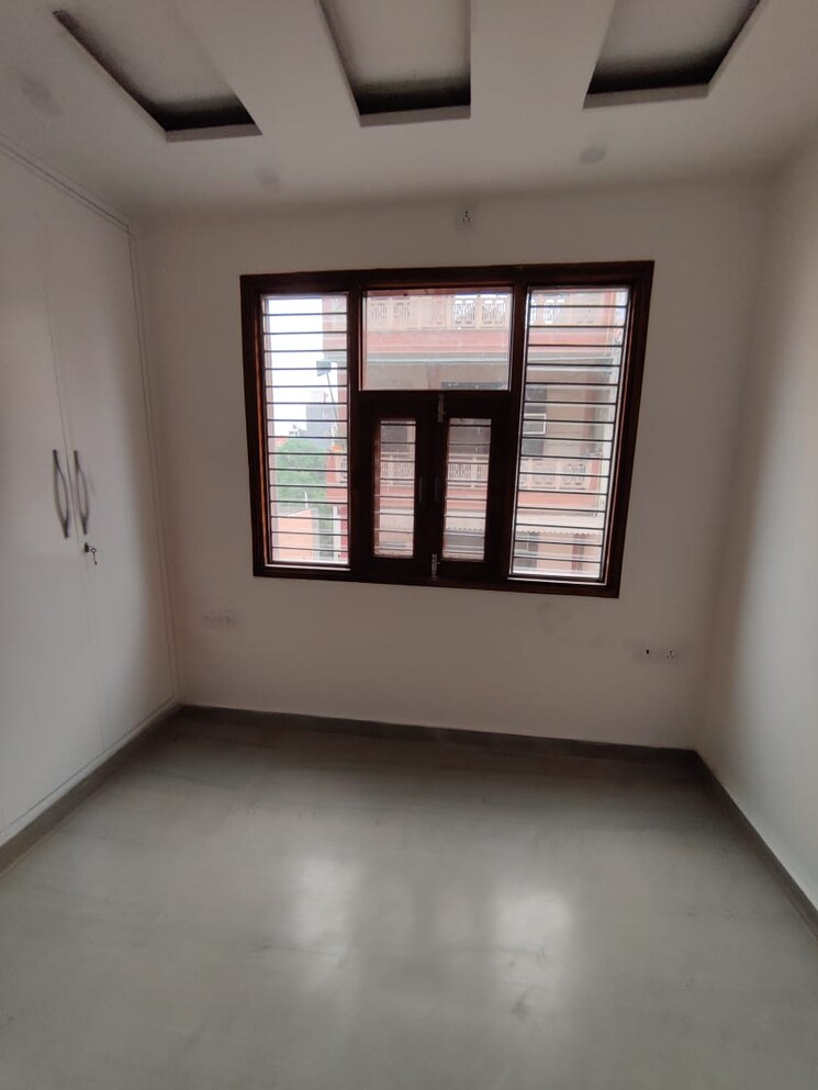 Room, rohini sector 24 3 Bedroom 90 Sq.Mt. Builder Floor In Rohini Sector 24 Delhi 8170496