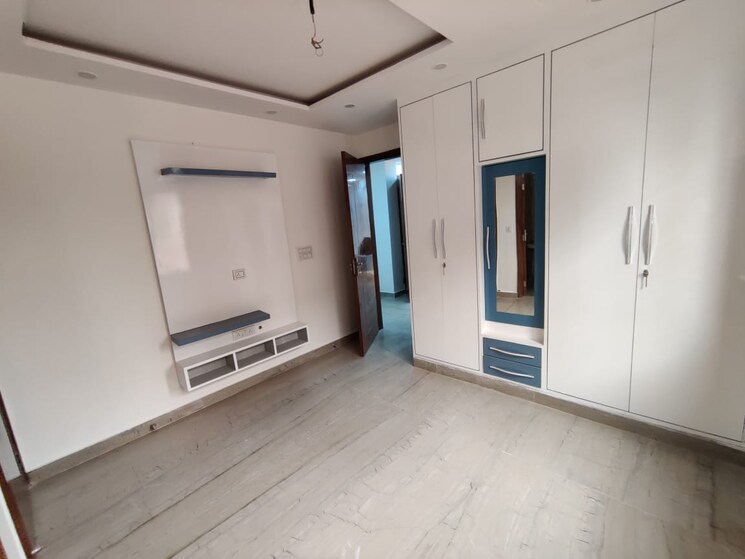 Room, rohini sector 24 3 Bedroom 90 Sq.Mt. Builder Floor In Rohini Sector 24 Delhi 8170496
