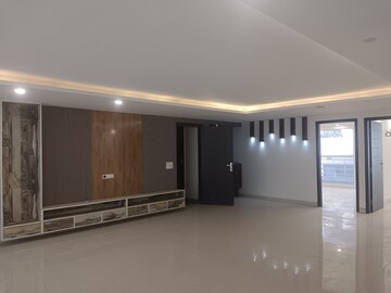 Furnished Amenities in 4 BHK Builder Floor at Auram Floor, South City 2 – for Rent