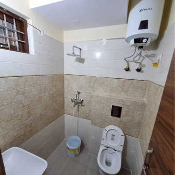 Bathroom in 1.5 BHK Villa at Sector 21 – for Rent