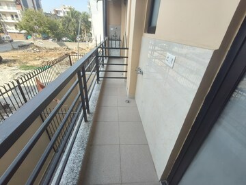 Balcony in 1 RK Apartment at Sector 52 – for Rent