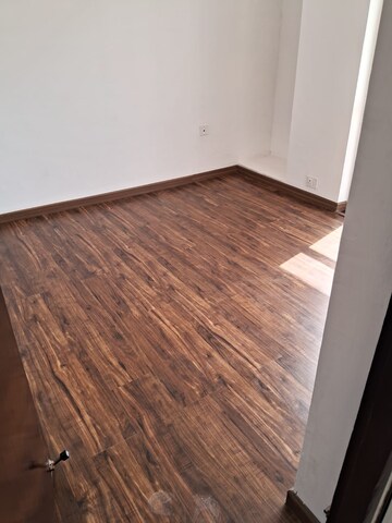 Room in 2 BHK Apartment at BPTP Discovery Park, Sector 80 – for Rent