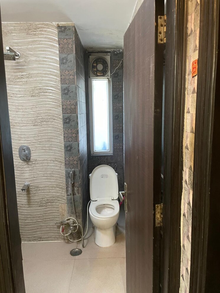 Bathroom, vasant kunj 3 Bedroom 1600 Sq.Ft. Apartment In Vasant Kunj Delhi 8170541