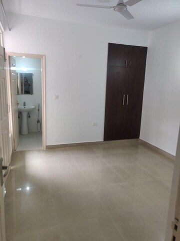 Room in 2 BHK Apartment at Supertech Cape Town, Sector 74 – for Rent