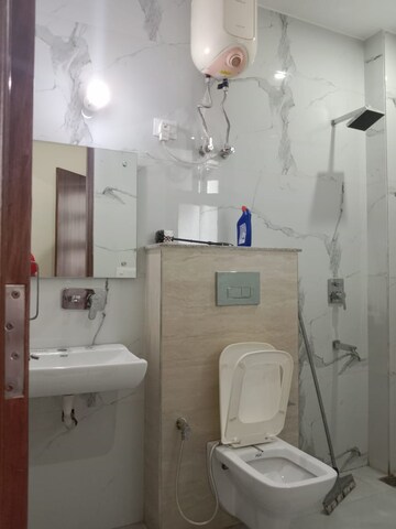 Bathroom in 2 BHK Builder Floor at Ardee City, Sector 52 – for Rent