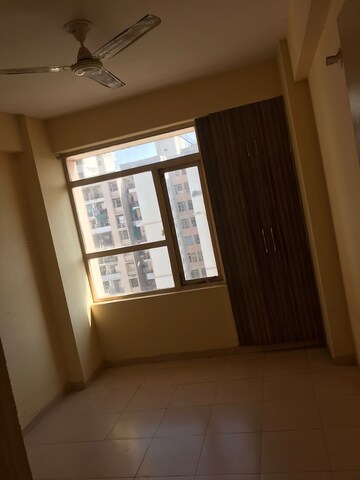 Room in 3 BHK Apartment at Auric City Homes, Sector 82 – for Rent