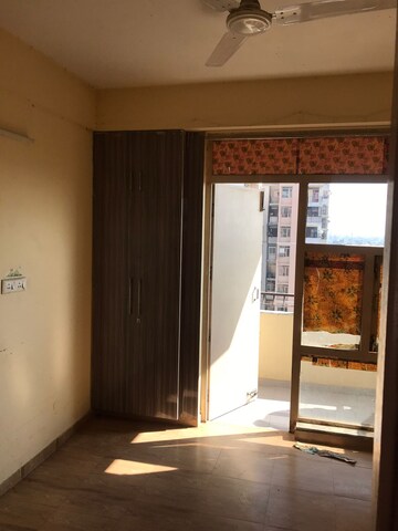 Room in 3 BHK Apartment at Auric City Homes, Sector 82 – for Rent
