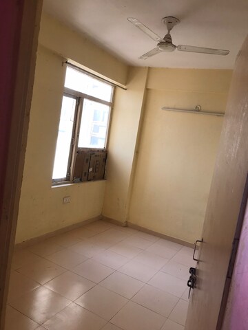 Room in 3 BHK Apartment at Auric City Homes, Sector 82 – for Rent