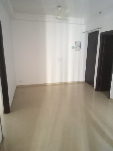 Room in 2.5 BHK Apartment at Nirala World Estate I, Tech Zone 4 Greater Noida – for Rent
