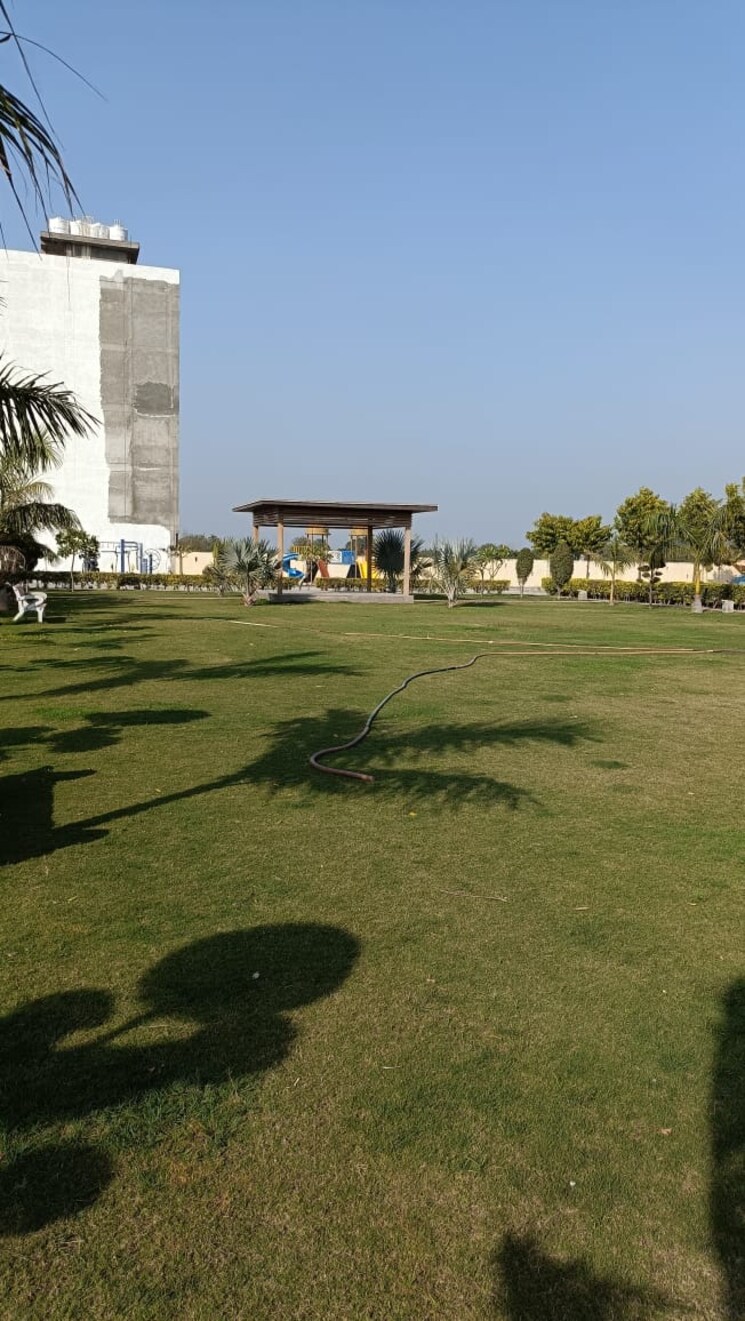 Garden, soha-neal-city  136 Sq.Yd. Plot In Sector 98 Faridabad 8170602