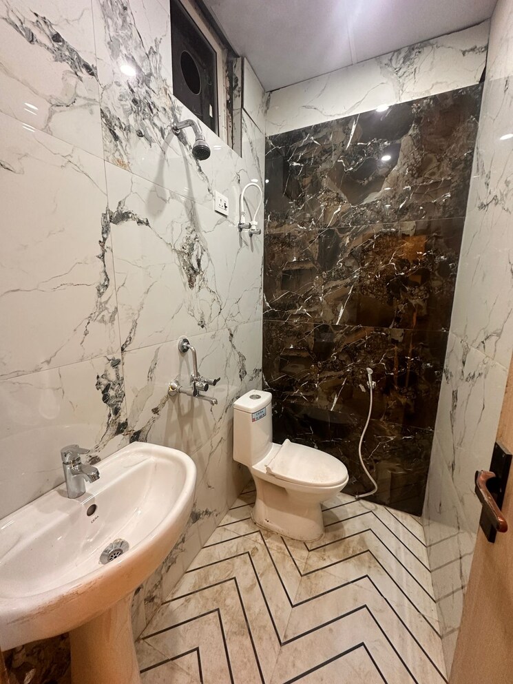 Bathroom, vhr-winsten-park Studio 500 Sq.Ft. Apartment In Knowledge Park V Greater Noida Greater Noida 8170741