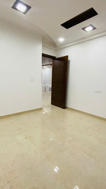 Room in 3 BHK Builder Floor at Sector 84 – for Sale