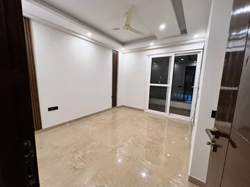 Room in 3.5 BHK Builder Floor at Sushant Lok 1, Sector 43 – for Rent