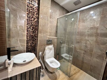 Bathroom in 3.5 BHK Builder Floor at Sushant Lok 1, Sector 43 – for Rent