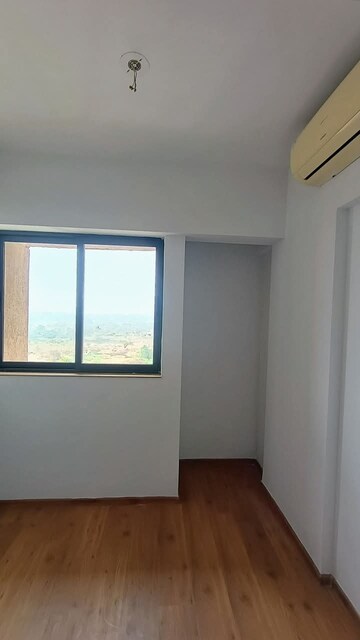 Room in 1.5 BHK Apartment at Lodha Palava City Lakeshore Greens, Dombivli East – for Sale