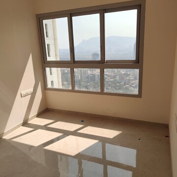 Room in 5 BHK Apartment at Piramal Vaikunth, Balkum Pada – for Rent