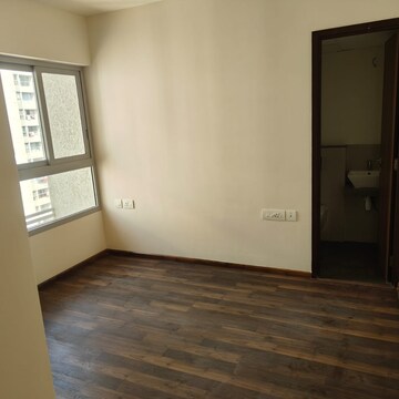 Room in 5 BHK Apartment at Piramal Vaikunth, Balkum Pada – for Rent
