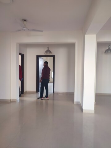 Room in 3.5 BHK Apartment at The Legend One, Sector 57 – for Rent