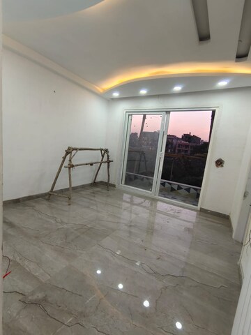 Parking in 3 BHK Builder Floor at BPTP Eden Estate, Sector 81 – for Sale