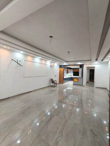 Parking in 3 BHK Builder Floor at BPTP Eden Estate, Sector 81 – for Sale