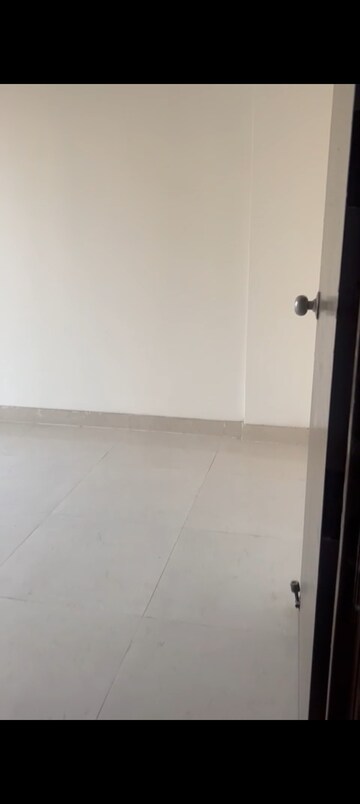 Room in 2 BHK Apartment at Signature Global The Roselia, Sector 95a – for Sale
