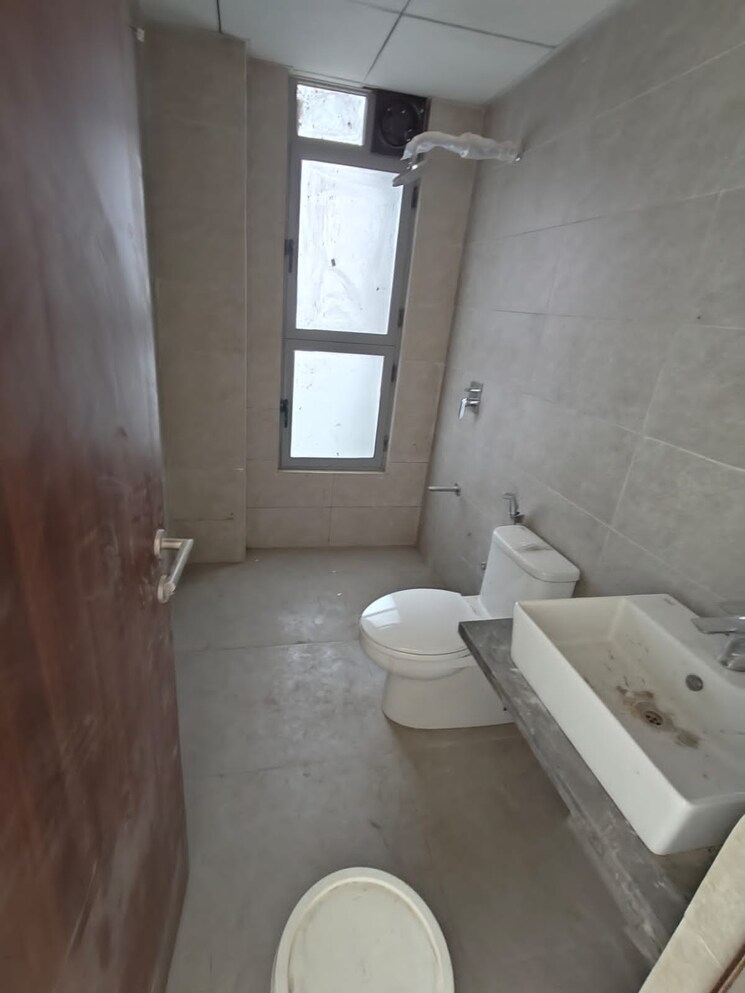 Bathroom, kalpataru-vienta-tower-b 3 Bedroom 1018 Sq.Ft. Apartment In Kandivali East Mumbai 8171024