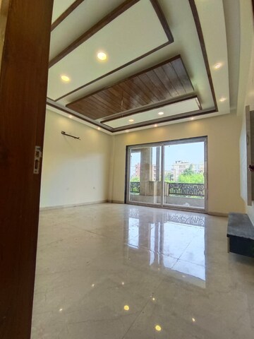 Room in 3 BHK Builder Floor at BPTP Parkland Pride, Sector 77 – for Sale