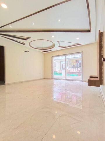 Room in 3 BHK Builder Floor at BPTP Parkland Pride, Sector 77 – for Sale
